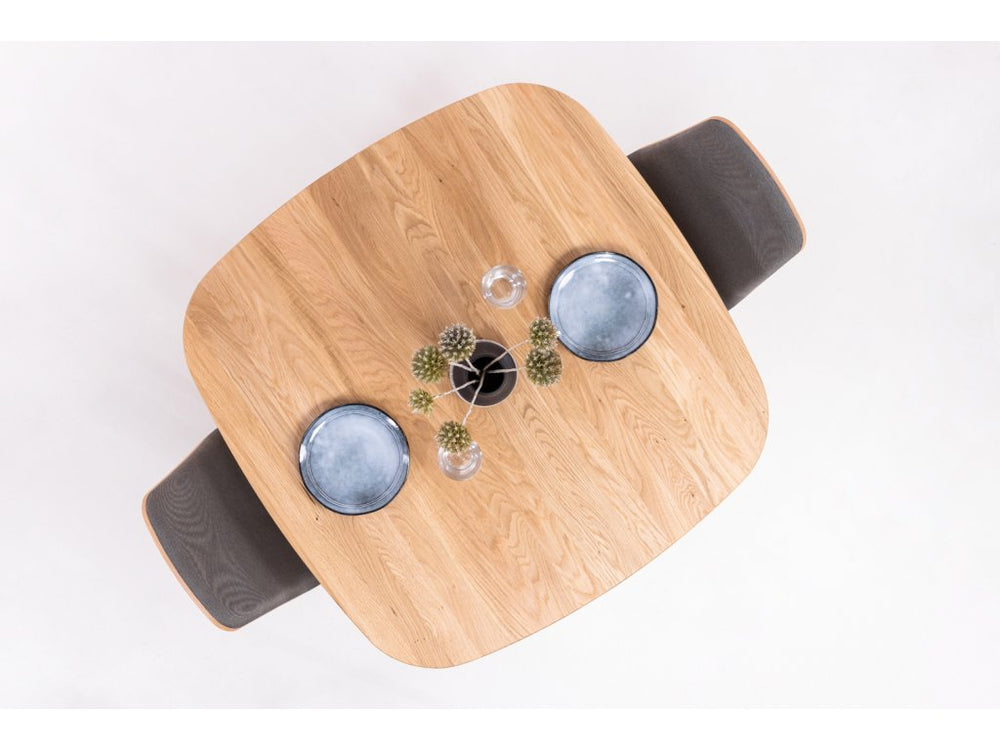 VESKOR Massivholztisch aus Buche aus der Ikona-Kollektion, modernes nordisches MöbeldesignVESKOR Massivholztisch aus Buche aus der Ikona-Kollektion, modernes nordisches Möbeldesign