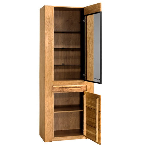 VESKOR Vitrine aus massiver Eiche aus der Kollektion London. Nordische Möbel mit modernem Design.