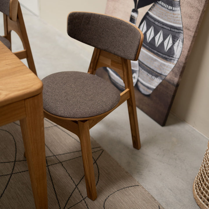 VESKOR Massive Eiche gepolstert Stuhl aus der Kollektion Frida Nordic Möbel mit einem modernen Design Mobel.Store