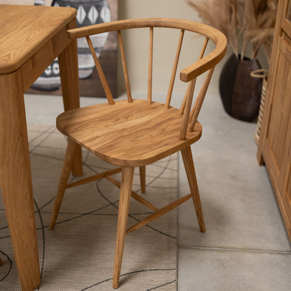Veskor Massiver Eichenstuhl aus der Selma Kollektion Nordische Möbel mit modernem Design Mobel.Store