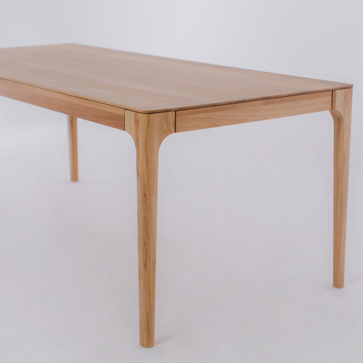 Esstisch aus massiver Eiche nachhaltige Buche karpis mobel.store