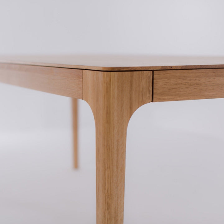 Esstisch aus massiver Eiche nachhaltige Buche karpis mobel.store