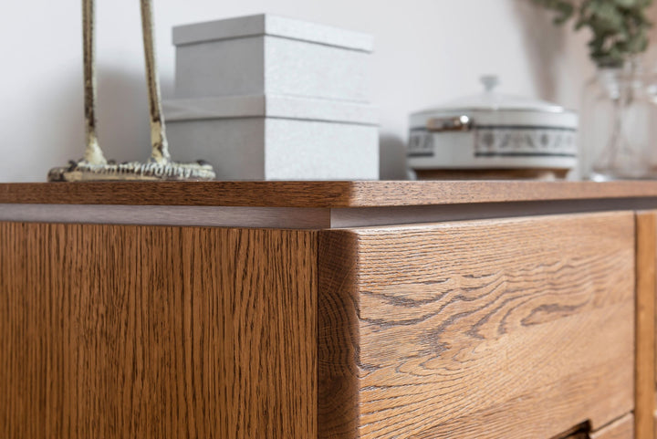 VESKOR Möbel aus Eichenholz Montenegro, Vitrine, Sideboard, Kommode, Esstisch, Couchtisch, modernes, elegantes, nordisches Design