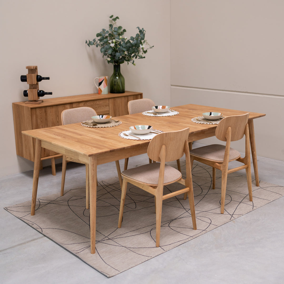 Möbel aus nordischer Eiche: Die perfekte Verbindung von Stil und Robustheit