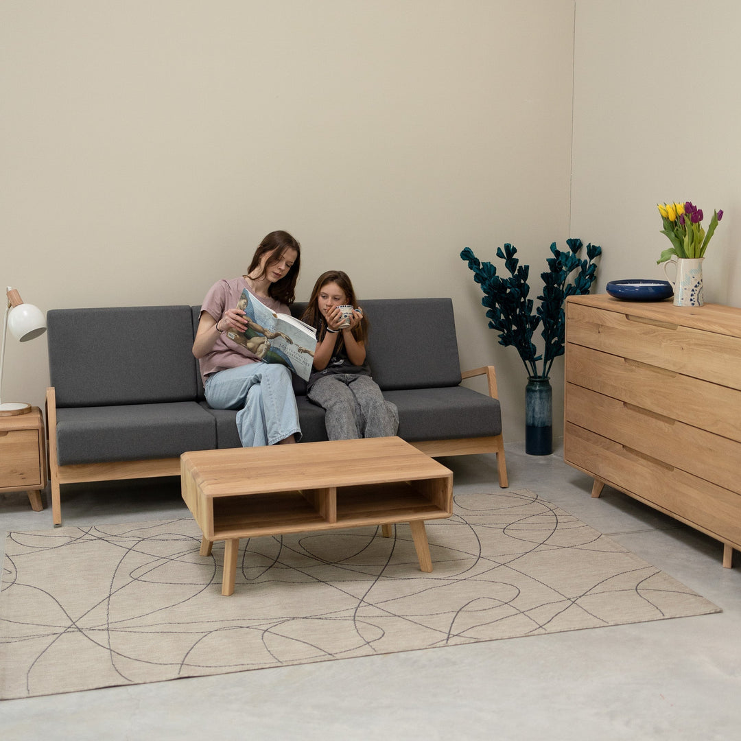 Was man hinter das Sofa stellen kann: einfache und stilvolle Ideen