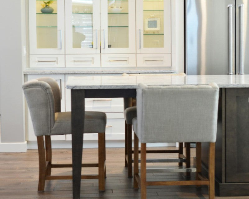 Wie reinigt man Holzstühle richtig?