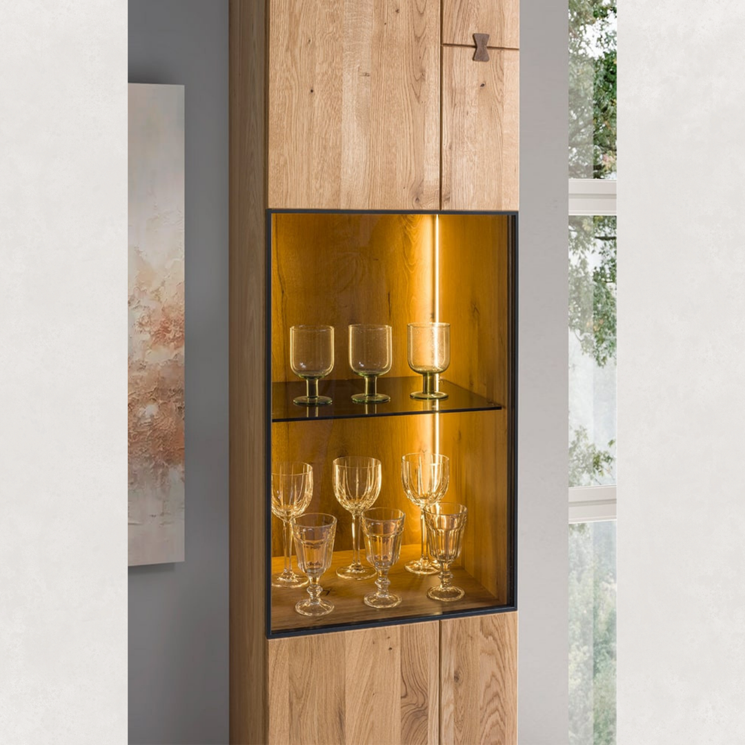 Eichenholz-Vitrine MINURA 10, 45×40×190 cm | VESKOR