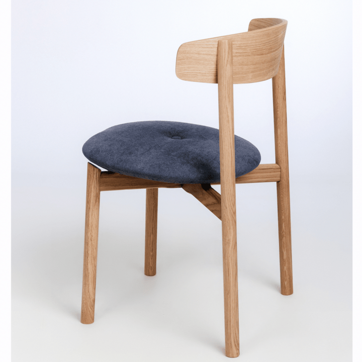 VESKOR Gepolsterter Stuhl aus massiver Eiche der Kollektion Nora Nordische Möbel mit modernem Design Mobel.Store