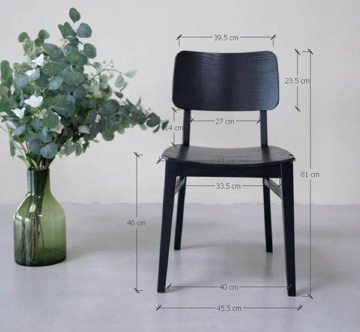 VESKOR Packung schwarzer massiver Eiche Esszimmerstühle aus der Dania-Kollektion Nordische Möbel mit einem modernen Design Mobel.Store