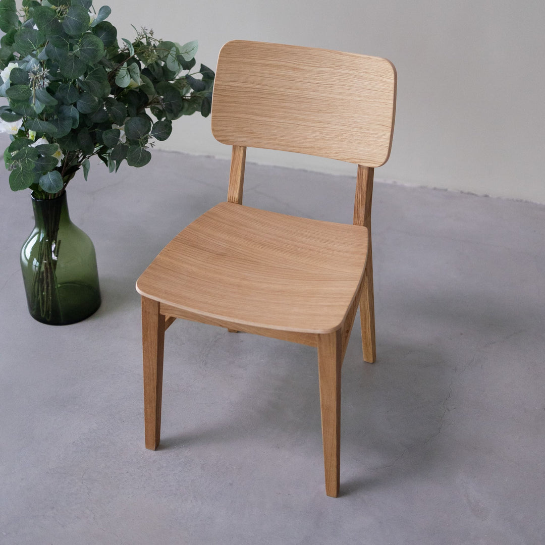 VESKOR Esstischstühle aus massiver Eiche aus der Dania Kollektion Nordische Möbel mit modernem Design Mobel.Store