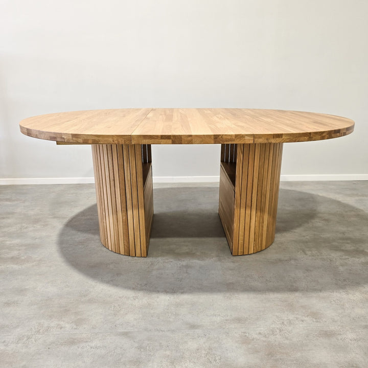 VESKOR Ausziehbarer runder Esstisch aus massiver Eiche ROMA 135-235 x 135 x 75 cm.