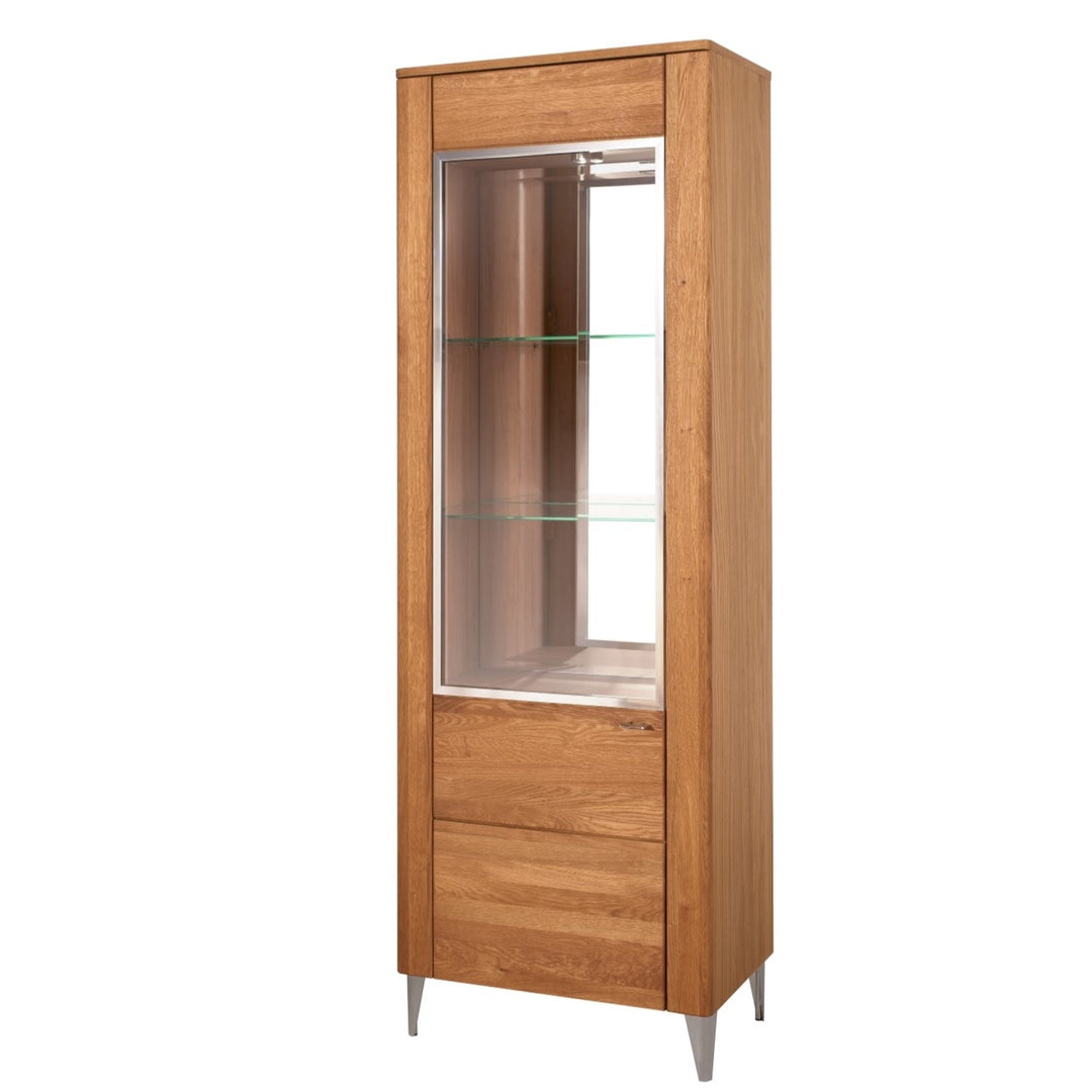 VESKOR Vitrine aus massiver Eiche aus der Kollektion Latina. Nordische Möbel mit modernem Design.